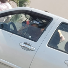 La víctima fue atacada en su vehículo.