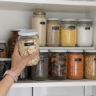 En esta fecha es normal empezar a sacar cosas viejas o dañadas del hogar. En esta ocasión empieza por la cocina.