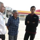 Familiares del docente asesinado acudieron a la morgue.