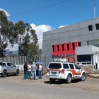 Tras la recuperación de los cadáveres, estos fueron llevados al Centro Forense de la capital azuaya. Familiares acudieron a reconocerlos.