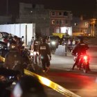 Los policías llegaron al sitio de la balacera.