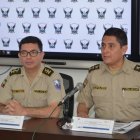 El general de Policía, Manuel Íñiguez (izquierda) estará a cargo de la Dirección Nacional de Investigaciones.