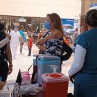 La vacuna del covid-19 se coloca dosis de refuerzo.