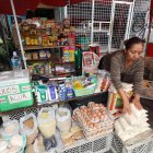 La caserita empieza su jornada a las 06:00 y termina a las 13:00.  Intenta cuidarse de la delincuencia.