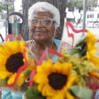 La Sambita hace de la calle su espacio para venta.