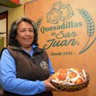 Manuela Cobo es la dueña de una fábrica de quesadillas en el centro de la capital.
