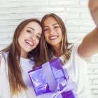 Regálale un detalle que atesore toda la vida.