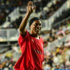 Ronaldinho anotó el único gol para el equipo Samba pero no alcanzó para ganar en Leyendas CONMEBOL