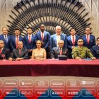 Parte de la directiva, junto a jugadores y cuerpo técnico, durante una de las últimas presentaciones grupales que hace poco tuvieron en el aniversario de una revista.