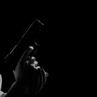 Las autoridades están investigando la relación del padre de la menor con el trágico suceso.