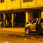 La víctima fue atacada en su vehículo.