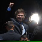 Alberto Fernández le estrechó la mano y dijo unas breves palabras, tras lo cual salió del recinto.