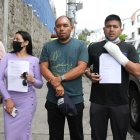 Los afectados mostraron los documentos de los exámenes realizados en la Unidad de Flagrancia.