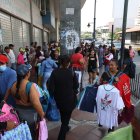 Los vendedores ambulantes serán reubicados en los centros comerciales a construir, según el alcalde.