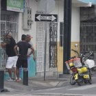 La víctima fue asesinada cuando compraba en una farmacia.