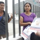 Víctor Martínez acudió ayer a la morgue para iniciar los trámites y retirar el cadáver de su hijo Álex Geovanny. El mayor sigue desaparecido.