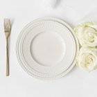 El blanco siempre será sinónimo de formalidad. Se usa en eventos sobrios, como bodas.