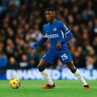 Moisés Caicedo manejó la volante de Chelsea en el triunfo ante Sheffield.