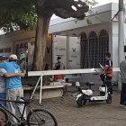 Mientras esperaban retirar el cuerpo, los deudos pidieron se aclare el asesinato.