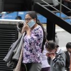 La población debe acostumbrarse nuevamente a usar mascarilla y alcohol.