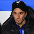 AME4657. QUITO (ECUADOR), 06/06/2023.- El director técnico Luis Zubeldía de Liga de Quito reacciona hoy, en un partido de la fase de grupos de la Copa Sudamericana entre Liga de Quito y Botafogo en el estadio Rodrigo Paz Delgado, en Quito (Ecuador). EFE/ José Jácome