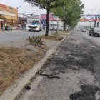 En los exteriores del centro comercial aún quedaban las huellas del incendio vehicular