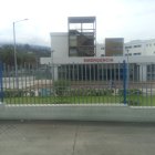 El herido fue ingresado al Hospital Docente de Ambato, donde se recupera.