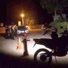 Agentes policiales realizaron el levantamiento en horas de la noche.