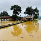 Las casas están a punto de quedar anegadas.
