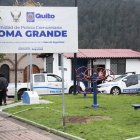 En la Loma Grande hay patrulleros con fundas de basura para cubrir ventanas rotas.