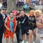 Las viudas y varios personajes despiden el año 2023, en Loja.