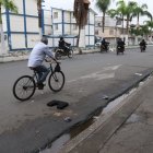 Policías pasaron en una ronda por la zona del crimen esta mañana.