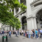 Se evidenciaron largas filas a las afueras de las oficinas municipales por el pago de predios el 3 de enero de 2024.