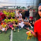 Todos los jugadores que participaron del torneo de fin de años y Danny Luna que recibió un homenaje.