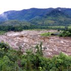 La caída de lodo y material se reportó en la madrugada de este jueves 4 de enero de 2024.