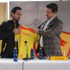 El estratega Gerardo Espinoza (i), durante la presentación. Antes estuvo a cargo de la selección mexicana sub-23 hasta finales de agosto.