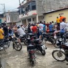 Varias personas se acercaron al taller para conocer lo que había ocurrido.