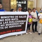 La mañana del jueves 4 de enero, los enfermos renales y sus familiares realizaron un plantón en los exteriores del Gobierno del Litoral, para exigir atención.