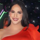 Nathalia Espinoza en sus ‘chupas’ escucha las canciones de la colombiana Mimí Ibarra.