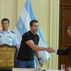 El presidente Daniel Noboa saluda con los asistentes al Consejo de Seguridad Pública y del Estado (Cosepe) en la Gobernación del Guayas.