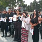 Amigos y familiares de la víctima realizaron un plantón mientras se desarrollaba la audiencia contra el sospechoso.