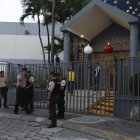 El robo ocurrió en la puerta trasera del centro comercial.