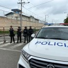 La policía desplegó un contingente de personal en el exterior del centro penitenciario.
