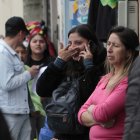 Familiares de los internos esperaban desesperados afuera de la prisión de El Inca por algo de información.