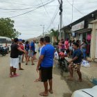 Manabitas hacen filas para comprar víveres ante la 'ola' de violencia