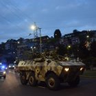 Policías y militares, en las calles de Quito.