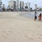 Contadas personas se vieron en la playa de Salinas.