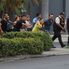 El personal del canal fue retirado con la ayuda de policías. Estaban aterrados.