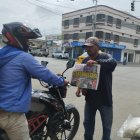 En la avenida Eleodoro Solórzano de La Libertad, Julio Enrique Demera Calderón vendía el diario más popular del país.