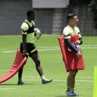 Alexander Alvarado (d) espera mantener el buen camino de los universitarios con el nuevo cuerpo técnico.